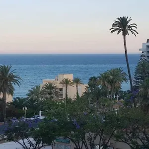 https://apartamento-junto-al-mar-en-puerto-marina.1costadelsol.com